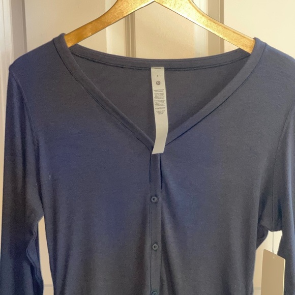 NEW Lululemon Side-Cinch Ribbed Cardigan
Black 2023 Style: W3GUKS $78 Modal Sz 8 - Picture 3 of 6